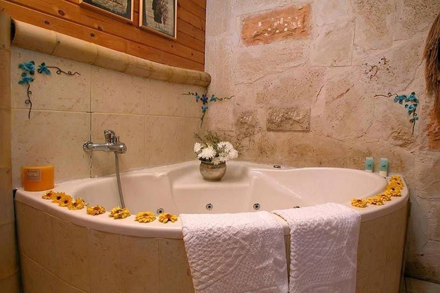 ביקתפוז וקלמנטינה- מתחם בקתות וסוויטות עם ג'קוזי פרטי ובריכה משותפת Hotel Liman Luaran gambar